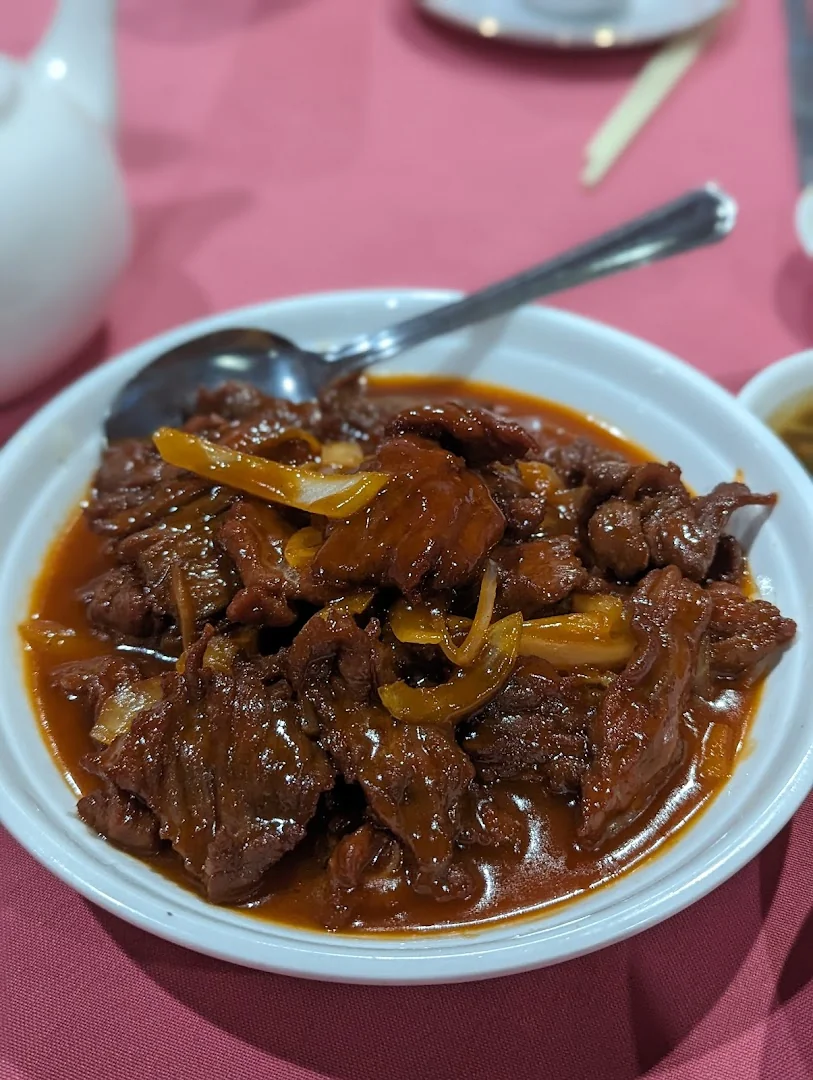 Le Dahlia, filet de boeuf sauté aux oignons et sauce sucrée-salée