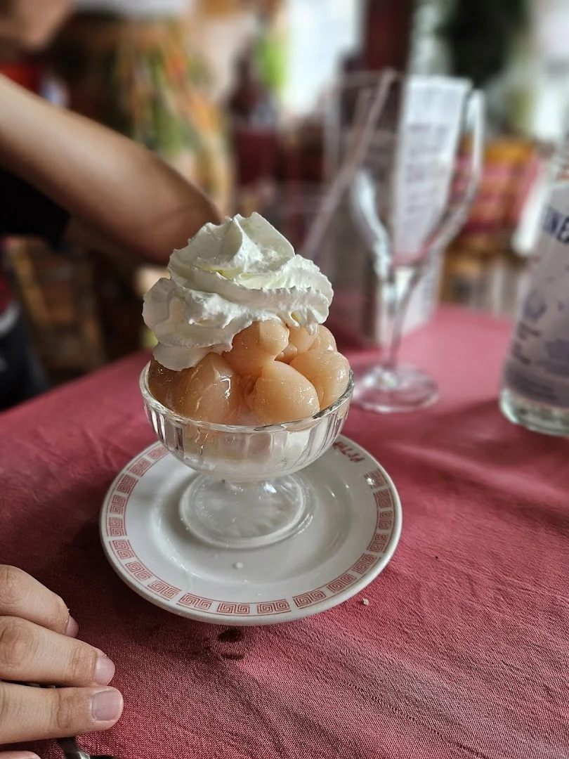Le Dahlia, coupe de litchis au sirop avec chantilly